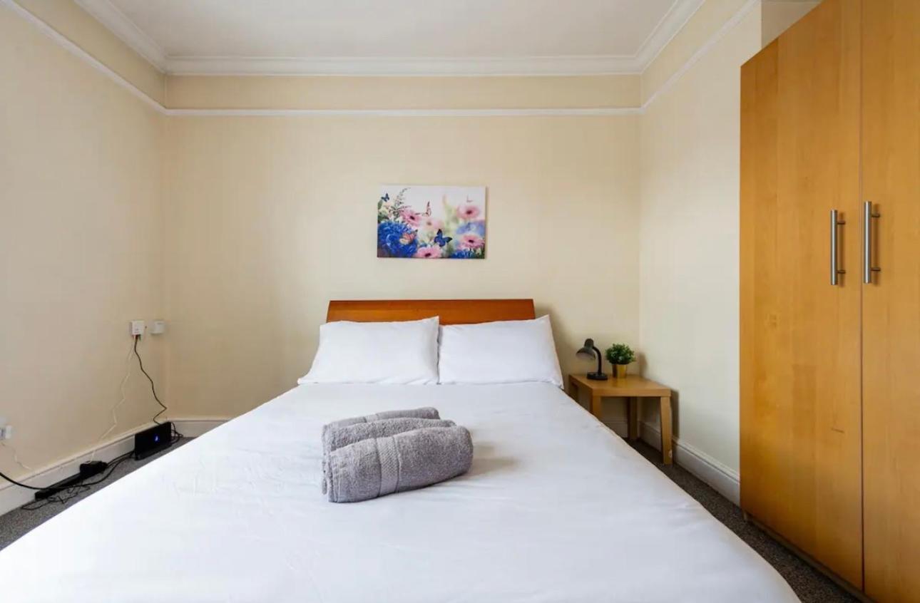 Lovely 3-Bed 20 Minutes To Central London Exterior foto