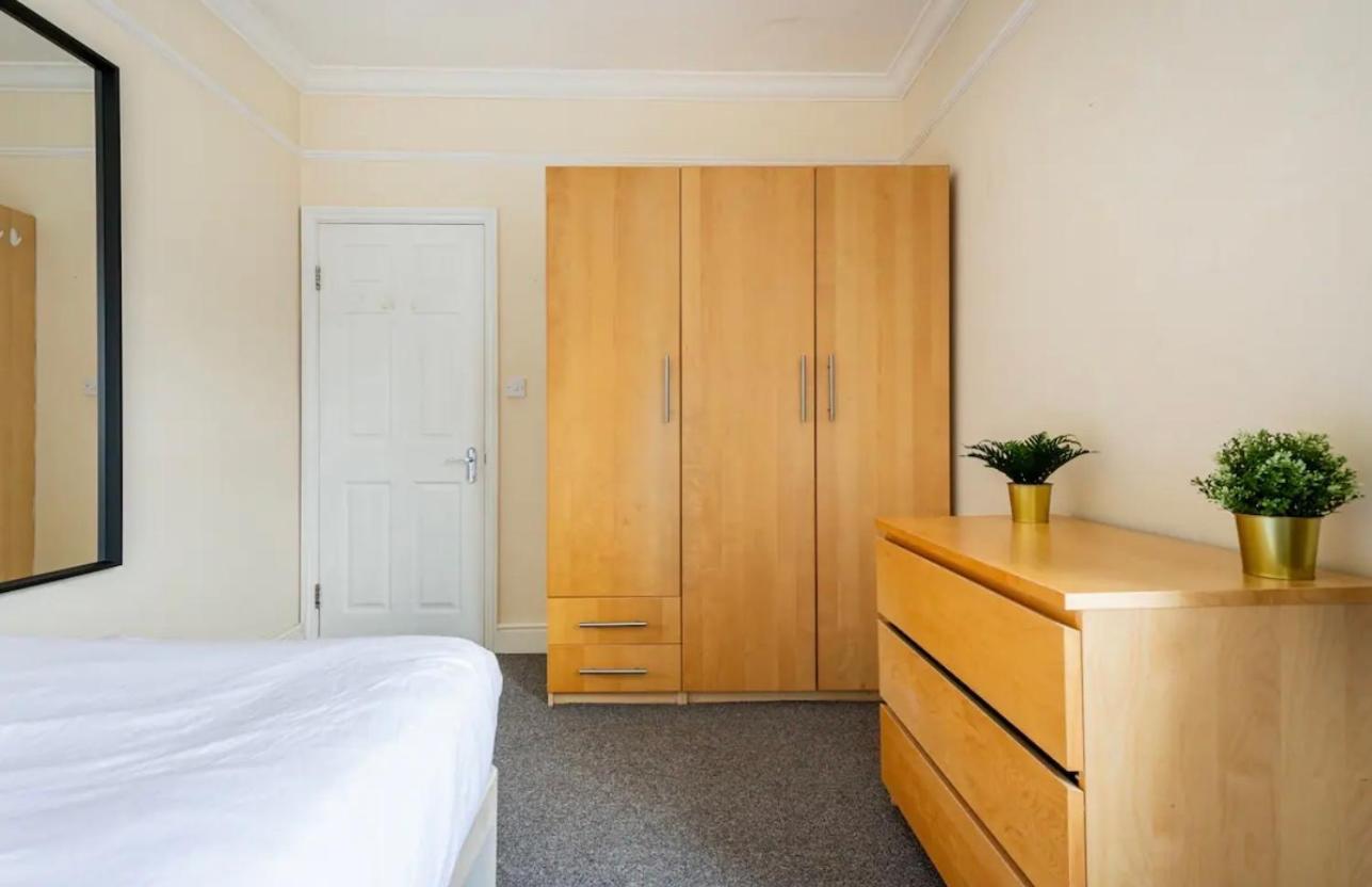 Lovely 3-Bed 20 Minutes To Central London Exterior foto