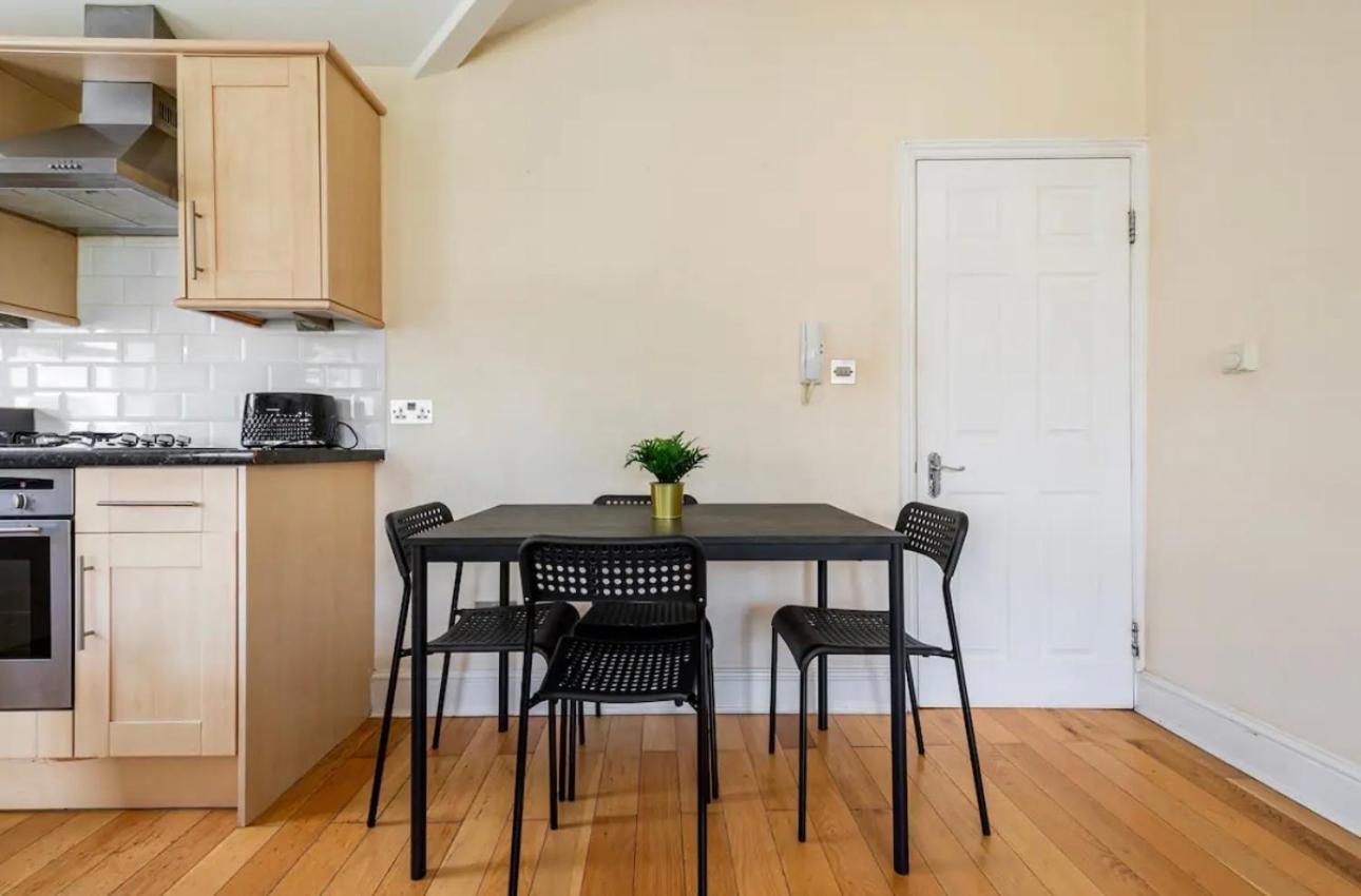 Lovely 3-Bed 20 Minutes To Central London Exterior foto