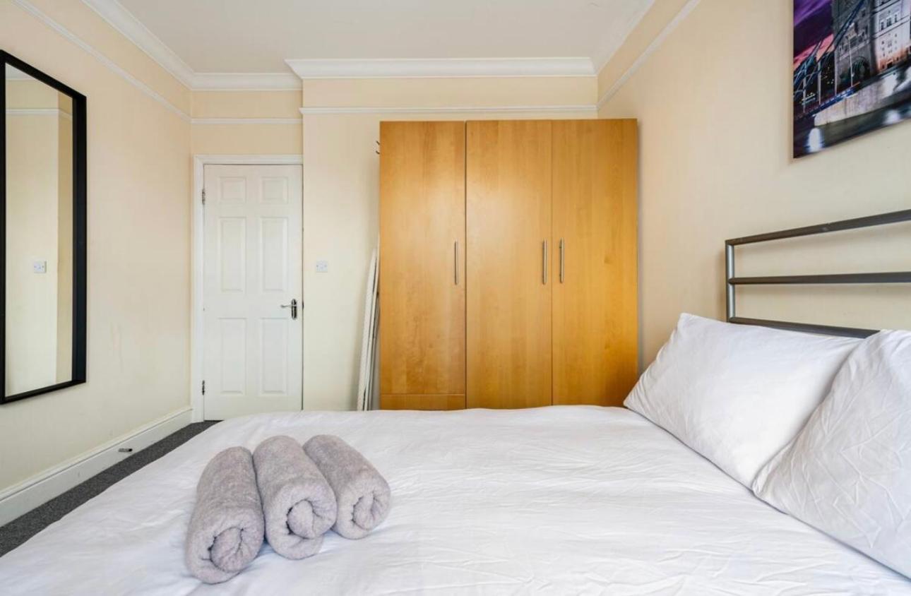 Lovely 3-Bed 20 Minutes To Central London Exterior foto