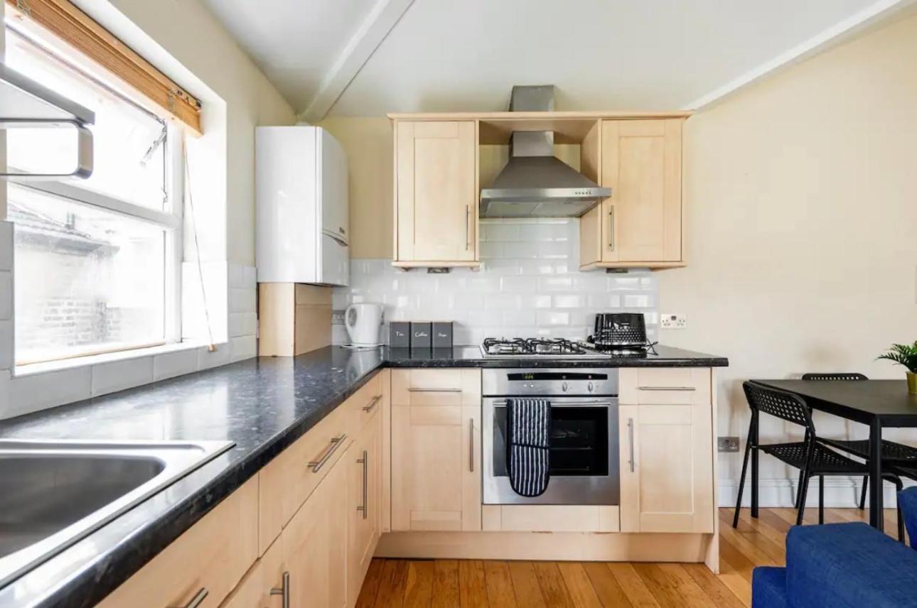Lovely 3-Bed 20 Minutes To Central London Exterior foto