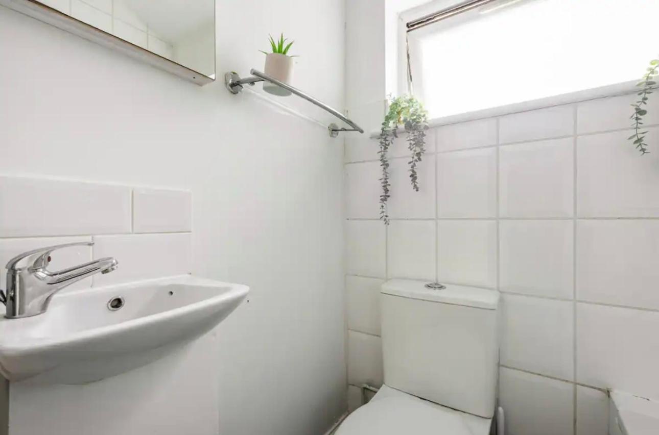Lovely 3-Bed 20 Minutes To Central London Exterior foto
